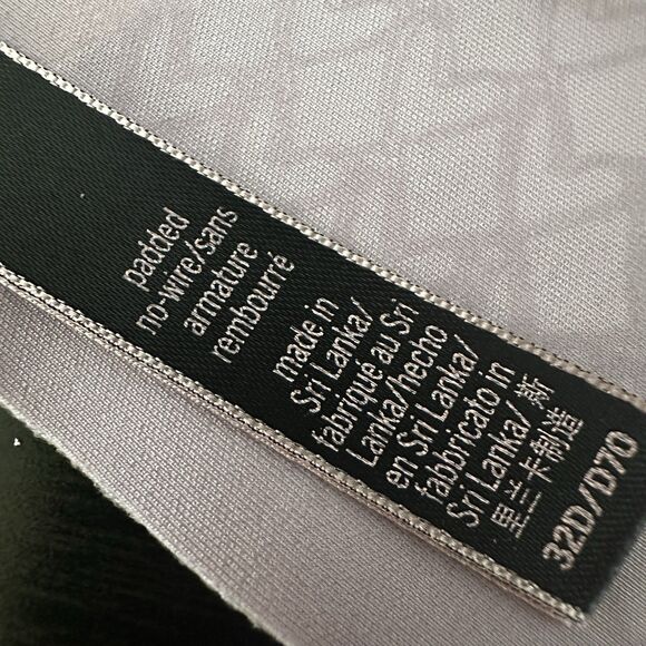 Victoria Secret Padded No Wire Push Up Purple Smooth Molded Cup Wireless Bra 32D - Picture 4 of 4